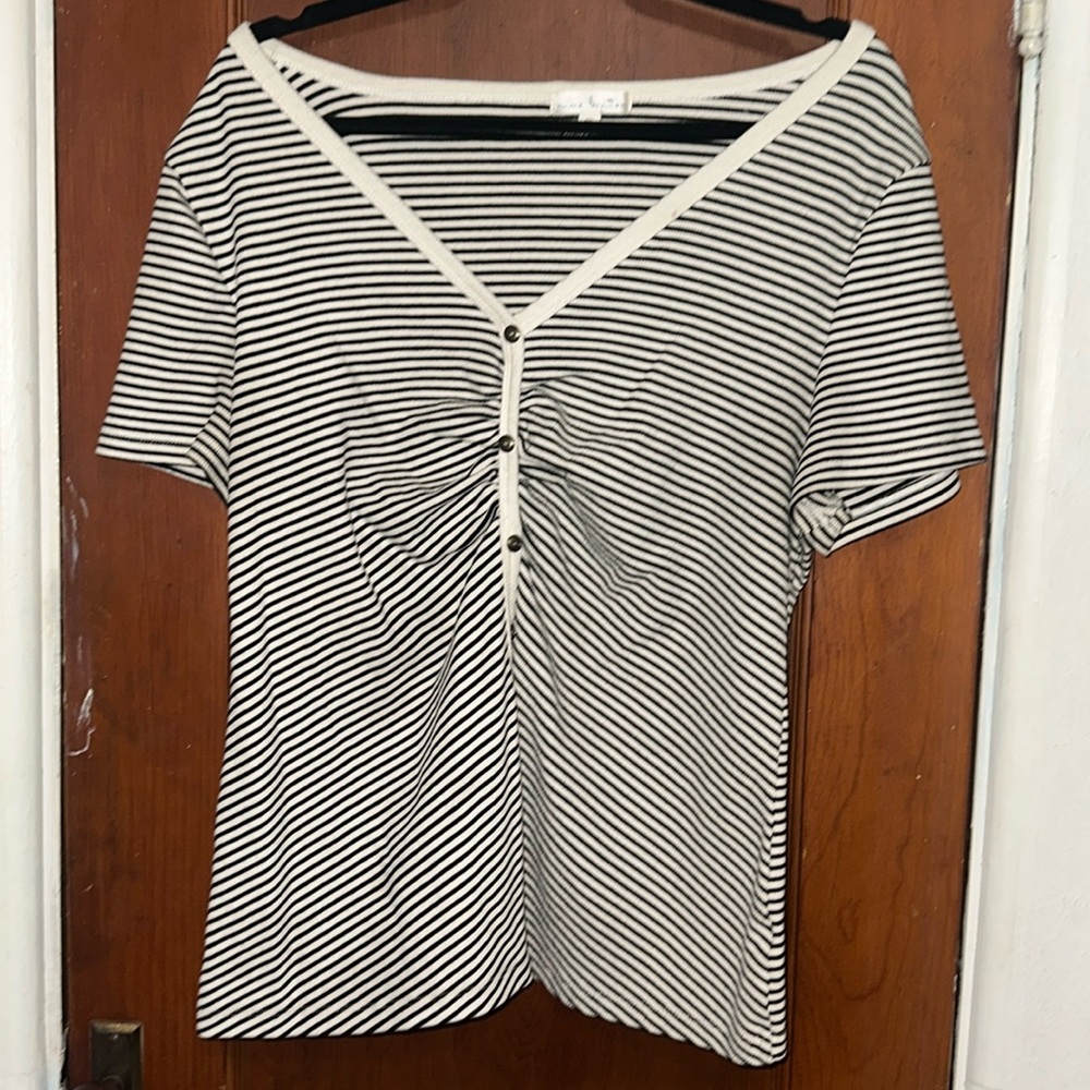 Women’s xxl white and black striped top
